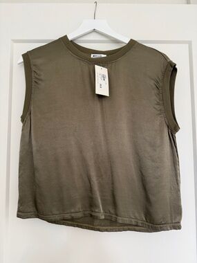 LA Made Olive Tank Top - Sleeveless Crew Neck